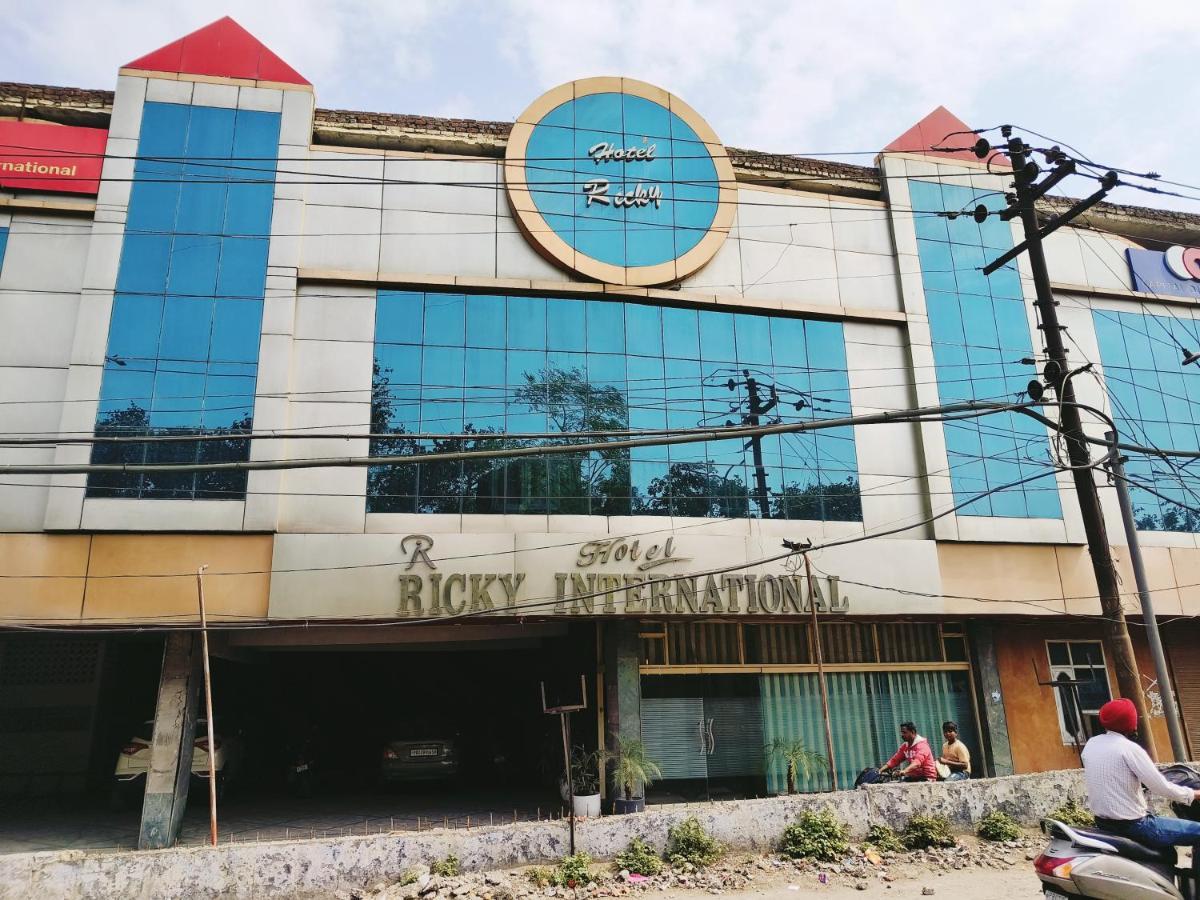 Hotel Ricky International อัมริตสา ภายนอก รูปภาพ