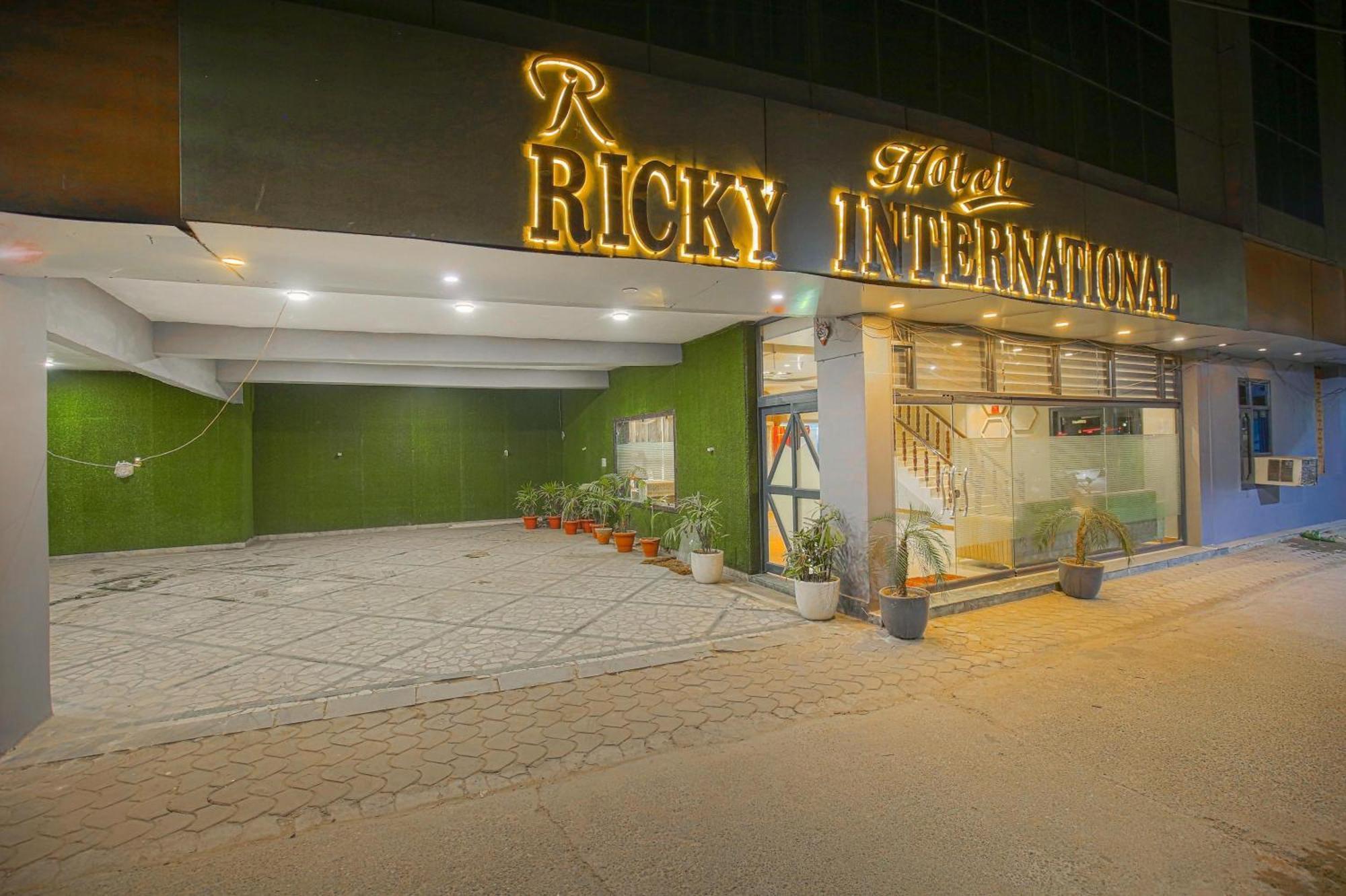 Hotel Ricky International อัมริตสา ภายนอก รูปภาพ